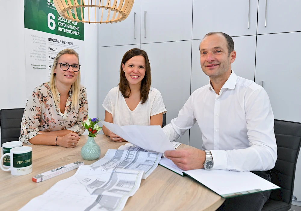 Holzblöcke in Pyramidenform