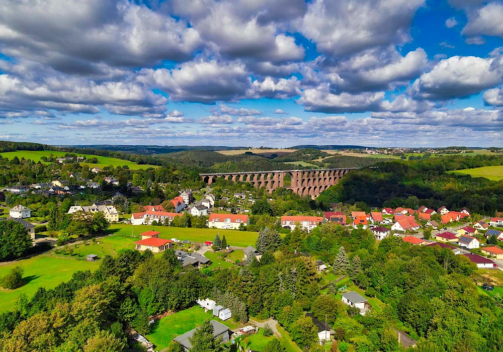 Stadt Netzschkau mit Göltzschtalbrücke